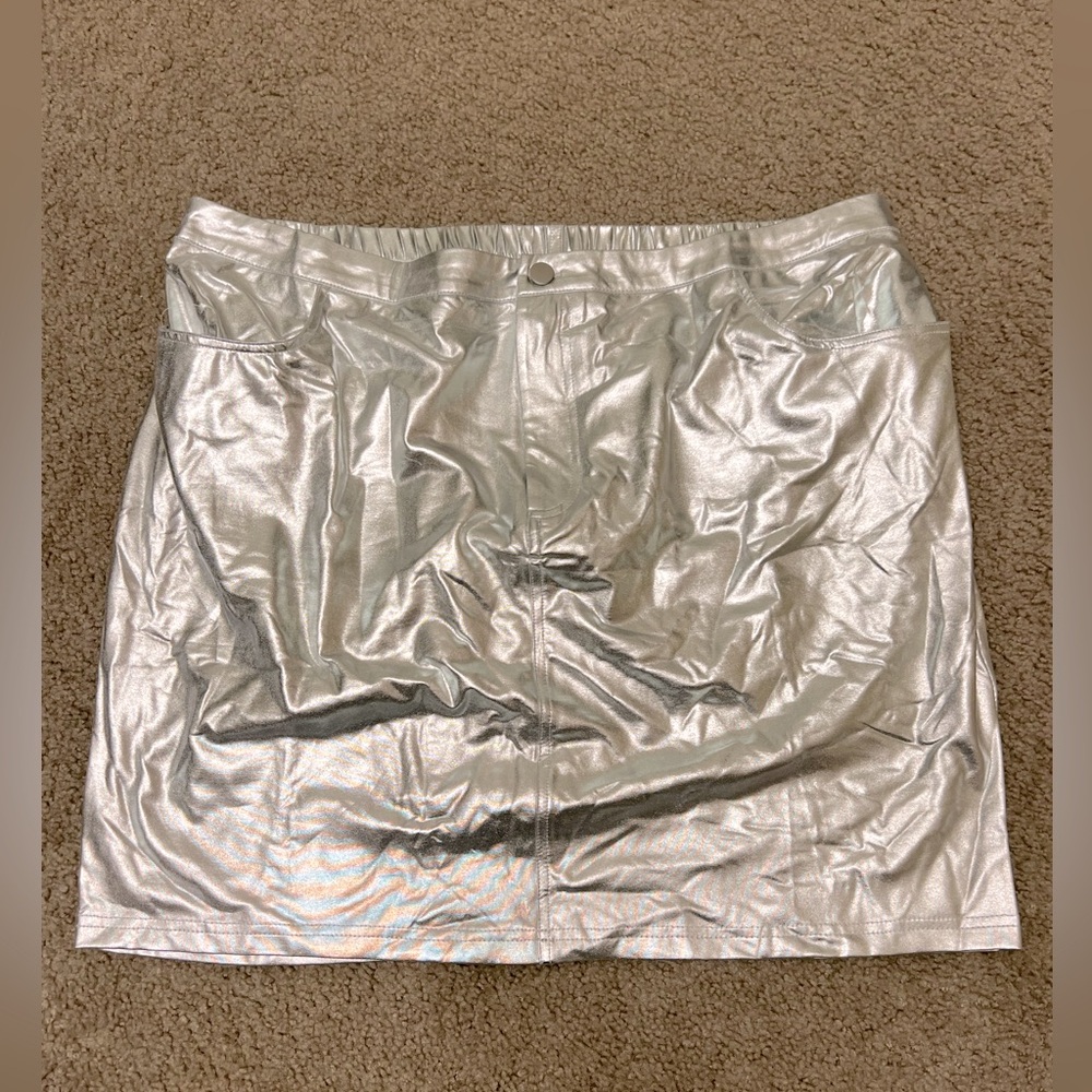Silver stretchy mini skirtt